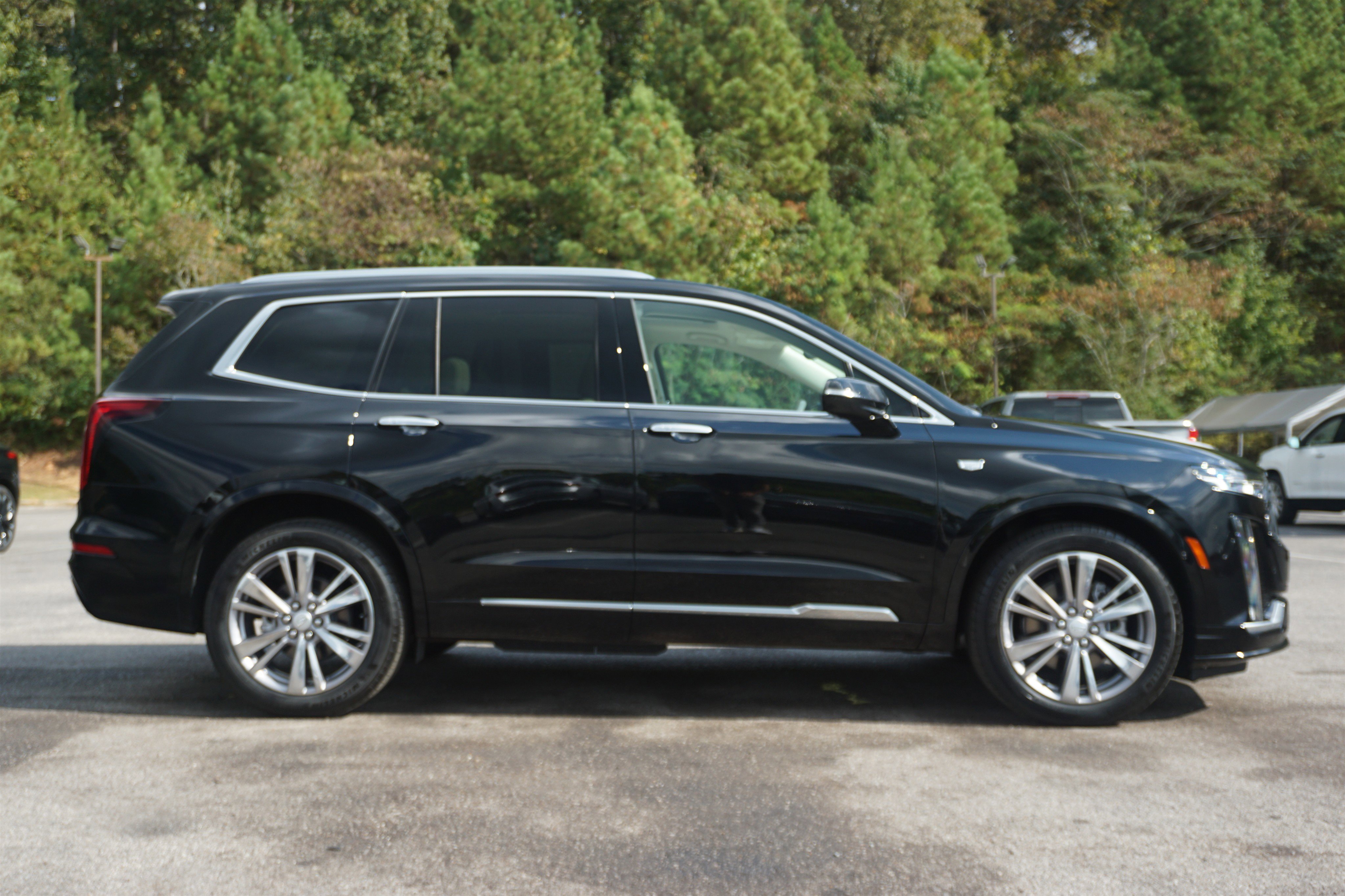Used 2025 Cadillac XT6 Premium Luxury image 10