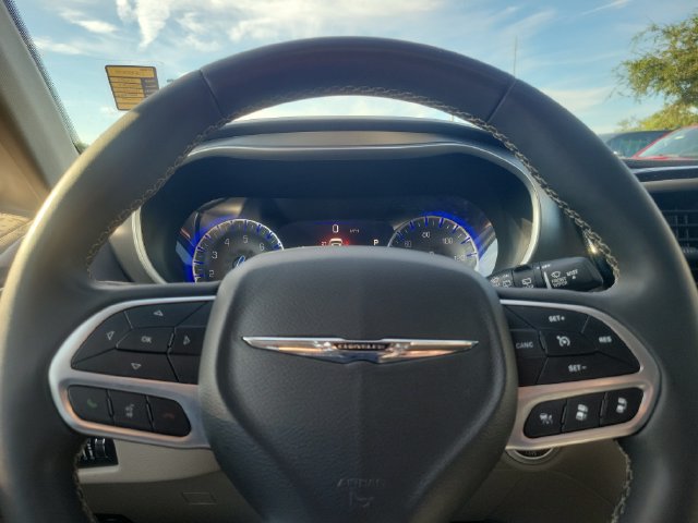 Used 2024 Chrysler Pacifica Touring-L FWD image 19
