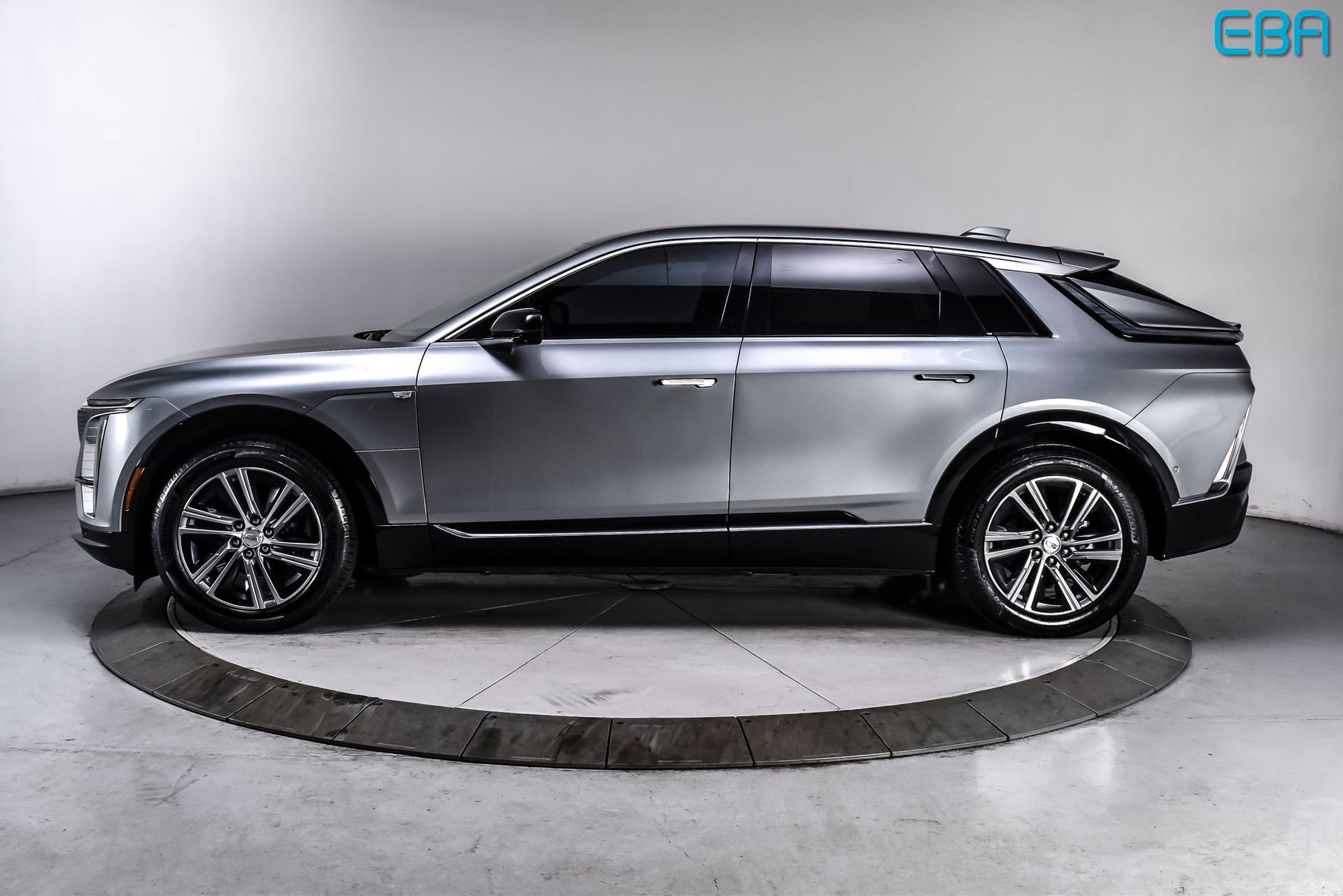 Used 2024 Cadillac Lyriq Luxury w/ LPO, Floor Liner Package AWD/4WD image 3