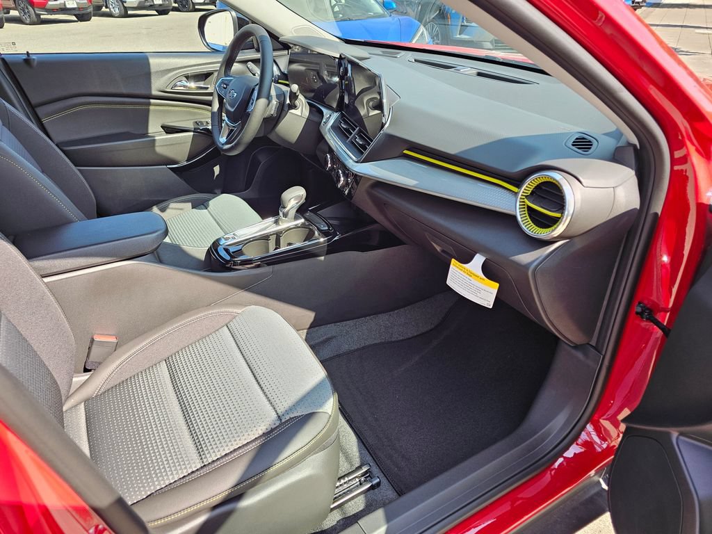 New 2026 Chevrolet Trax LT w/ Sunroof Package FWD image 14