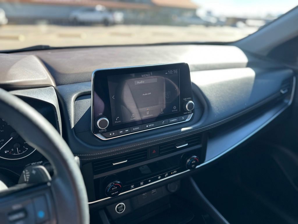 Used 2023 Nissan Rogue SV image 18