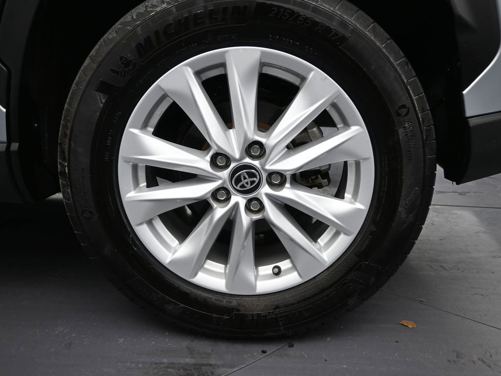 Used 2024 Toyota Corolla Cross LE image 10