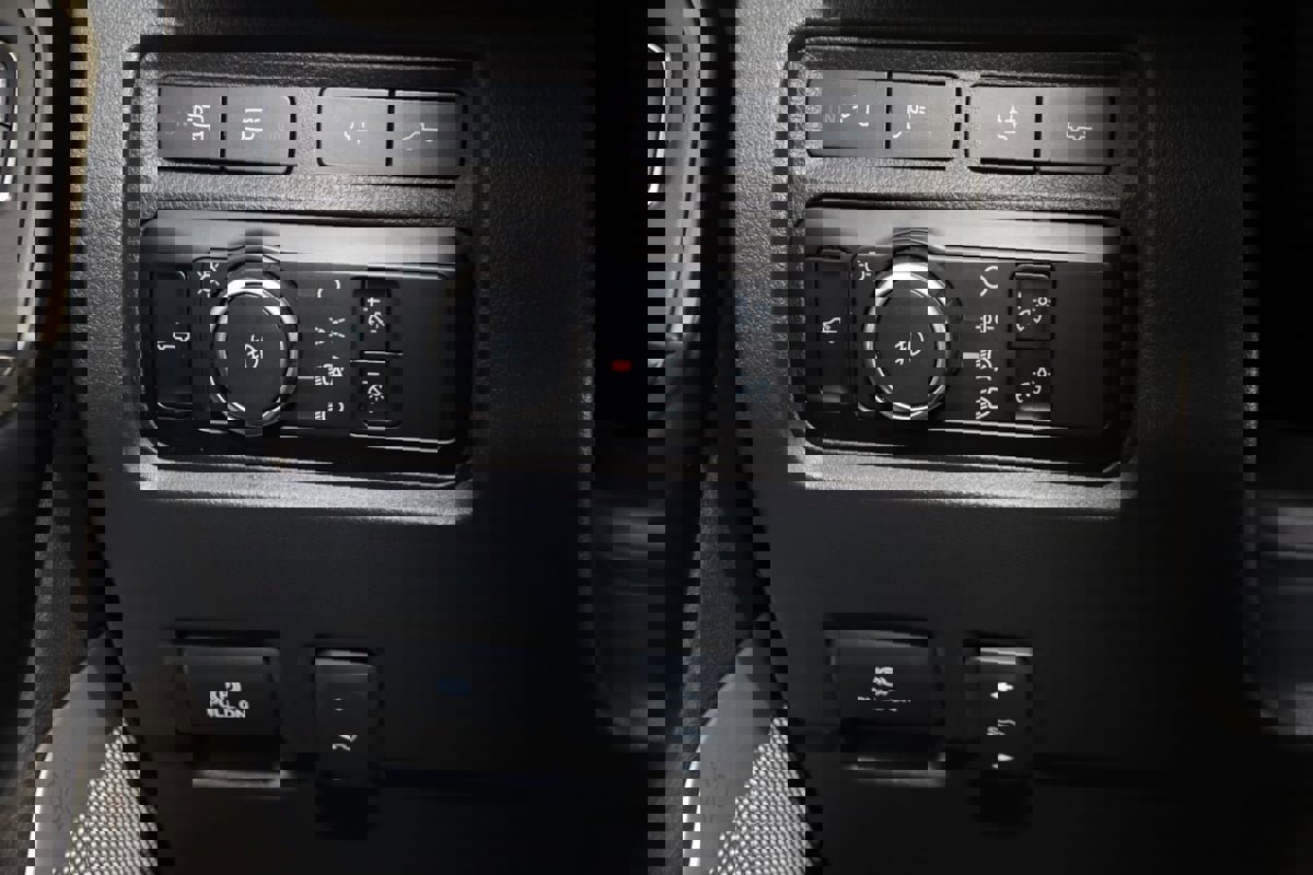 Used 2024 Ford F350 Platinum image 31