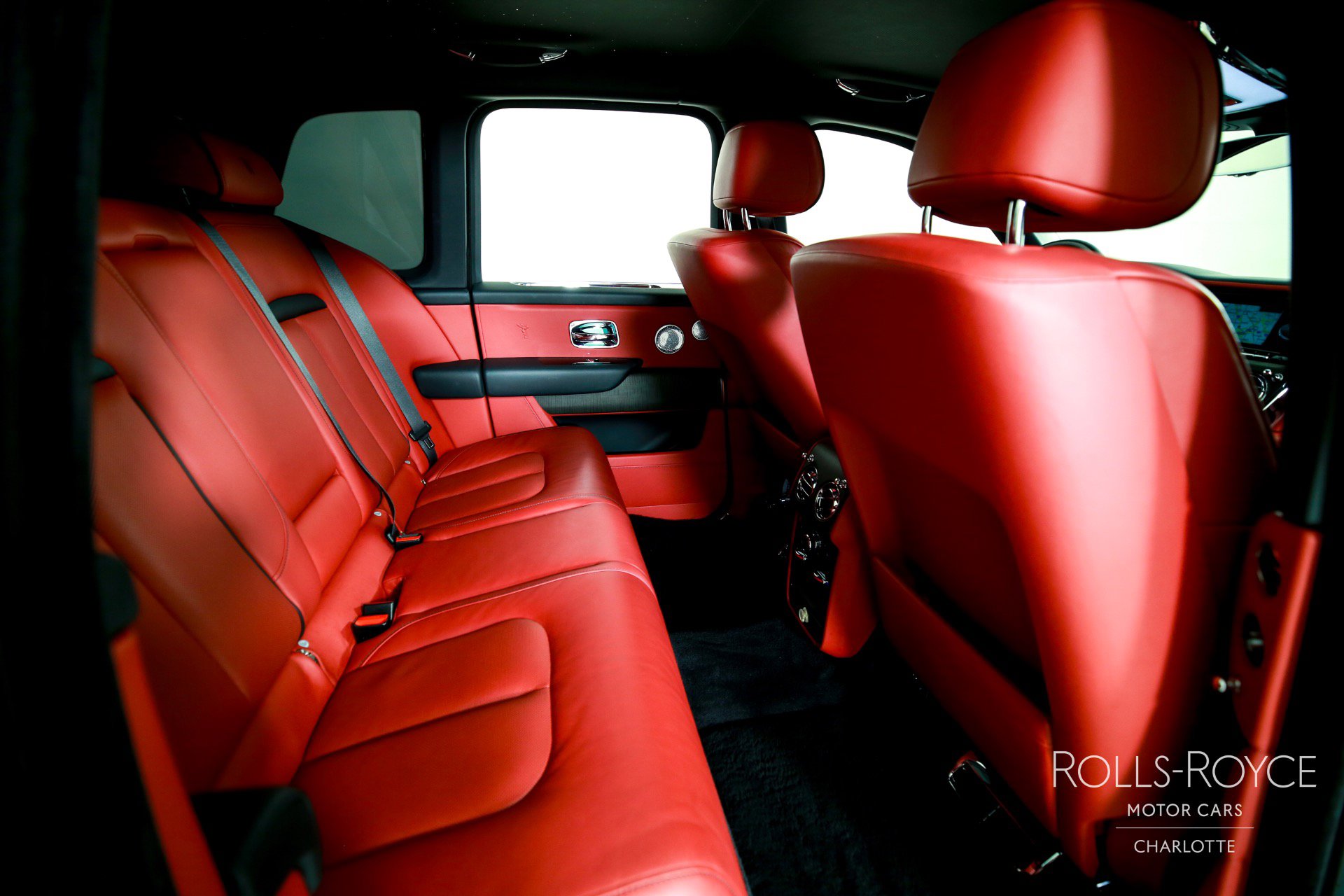 Certified 2022 Rolls-Royce Cullinan w/ Dark Exterior Package image 28