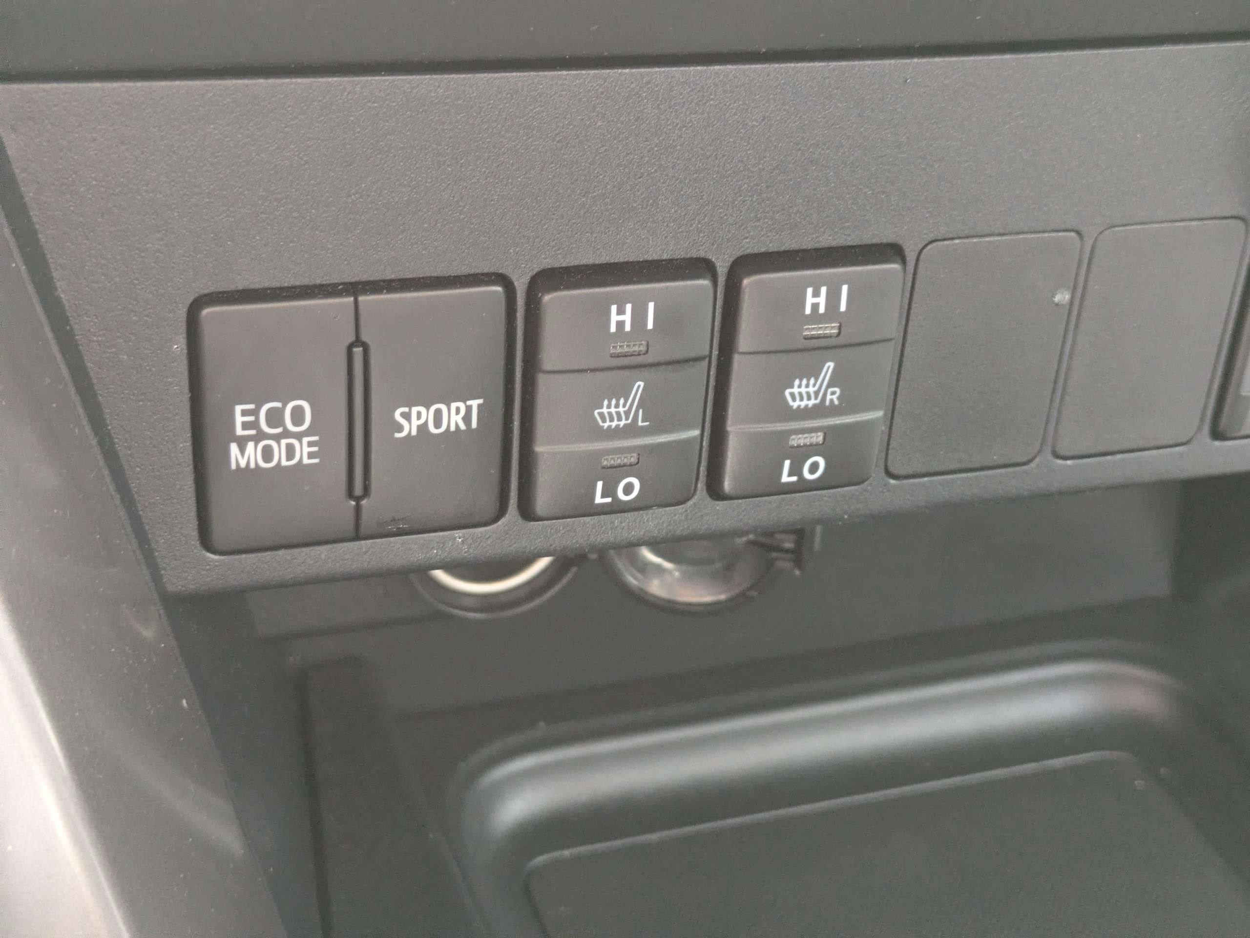 Used 2018 Toyota RAV4 Limited FWD image 21