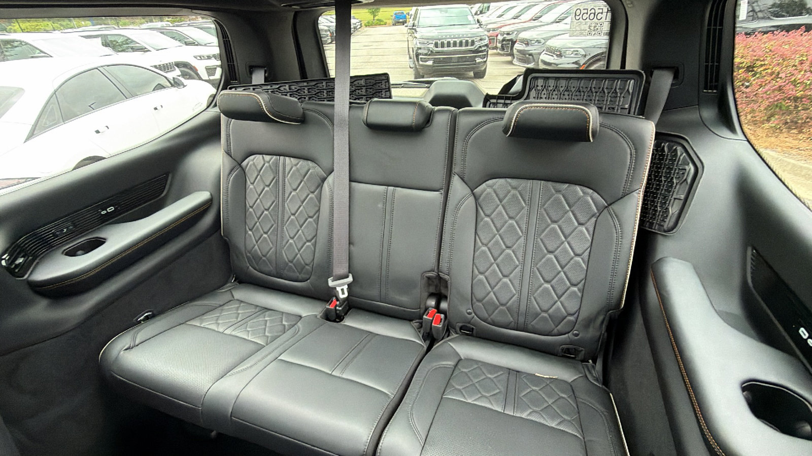 Used 2025 Jeep Grand Wagoneer Series III w/ Rear Seat Video Group 1 AWD/4WD image 27