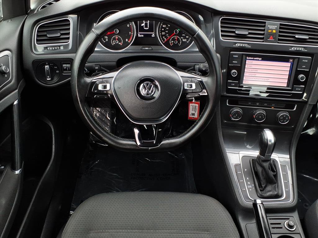Used 2018 Volkswagen Golf S image 23