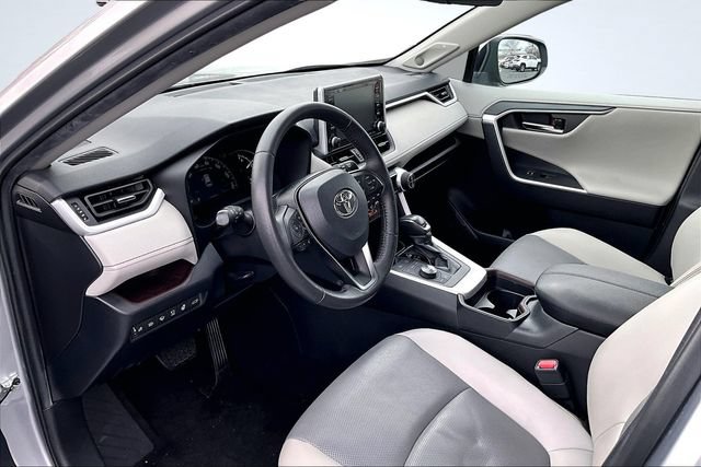 Used 2020 Toyota RAV4 Limited AWD/4WD image 16