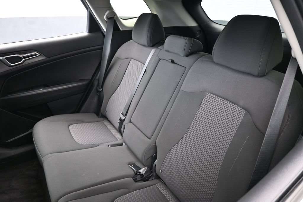 Used 2025 Kia Sportage LX FWD image 33