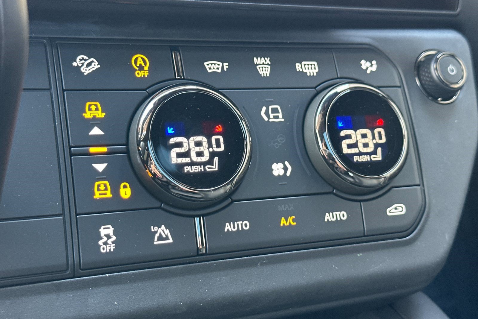 New 2026 Land Rover Defender 110 OCTA AWD/4WD image 18