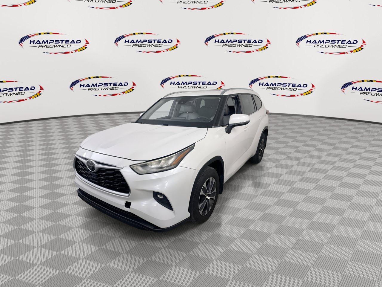 Used 2020 Toyota Highlander XLE AWD/4WD image 4