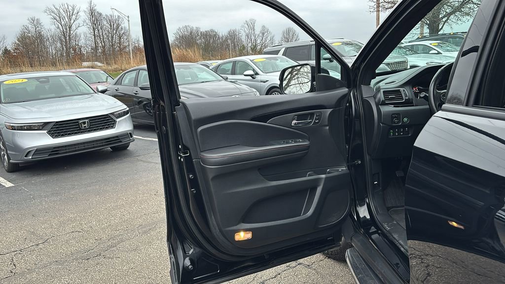 Certified 2023 Honda Ridgeline Black Edition image 11