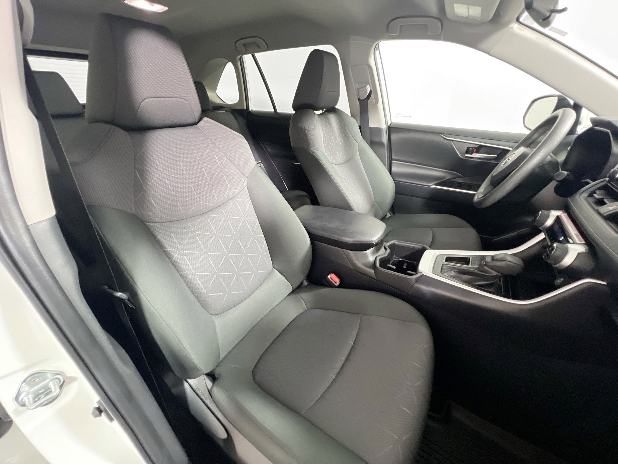 Used 2024 Toyota RAV4 XLE image 31