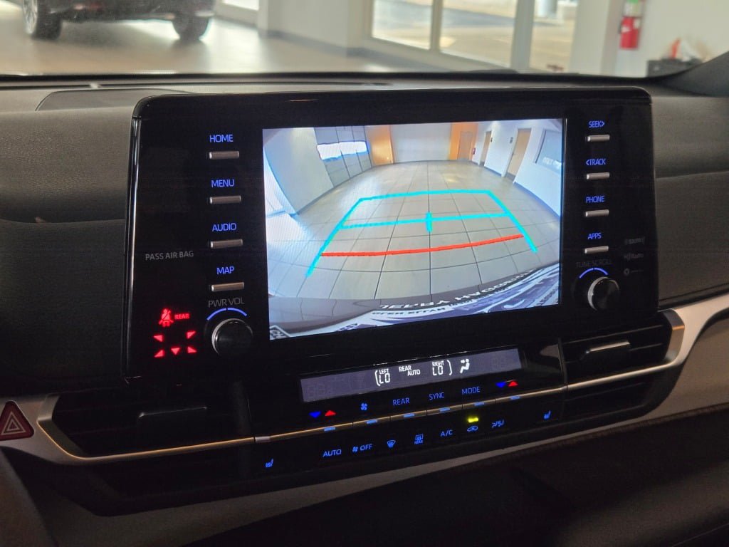 Used 2023 Toyota Sienna XLE AWD/4WD image 25