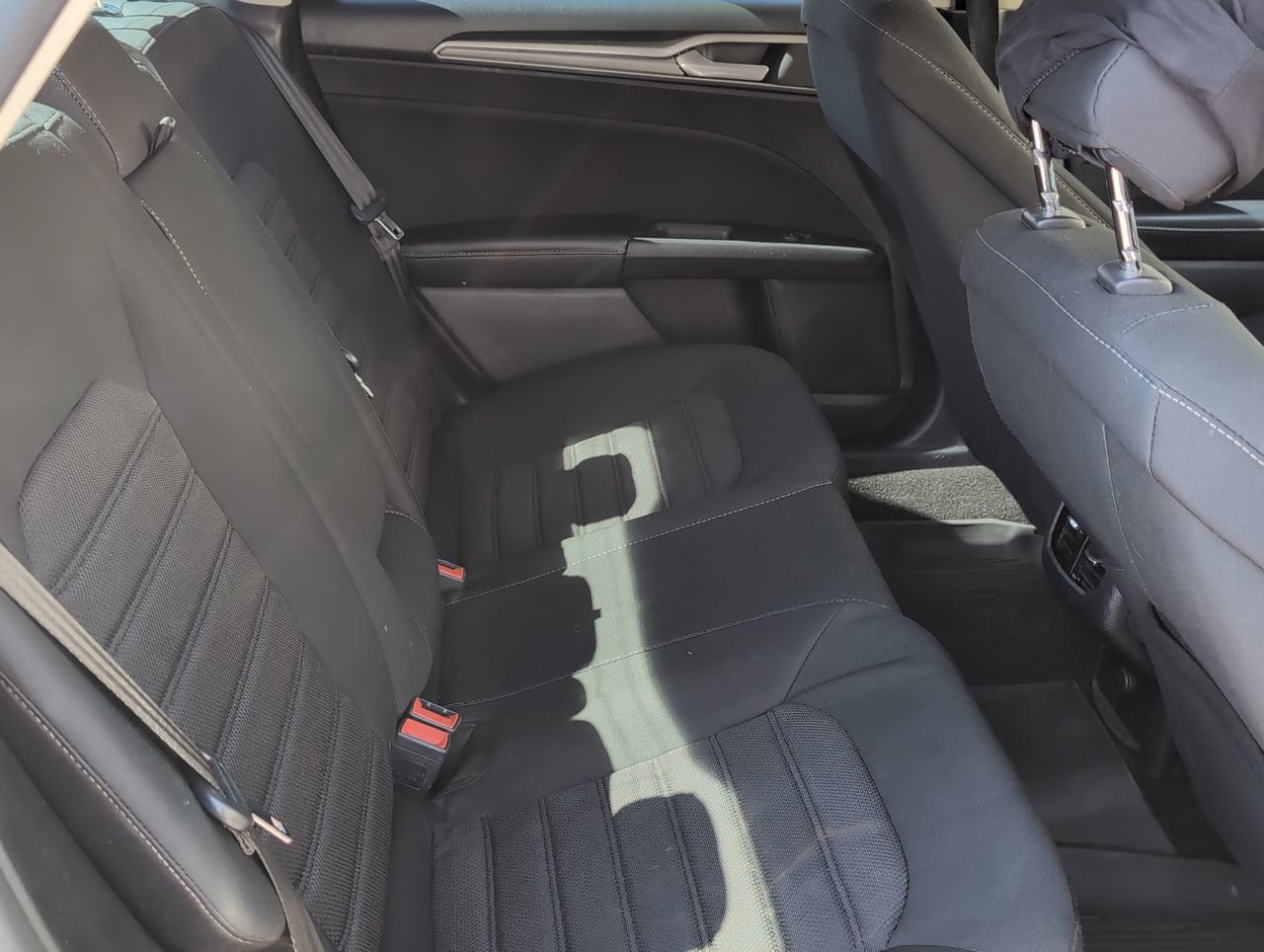Used 2020 Ford Fusion SE FWD image 15