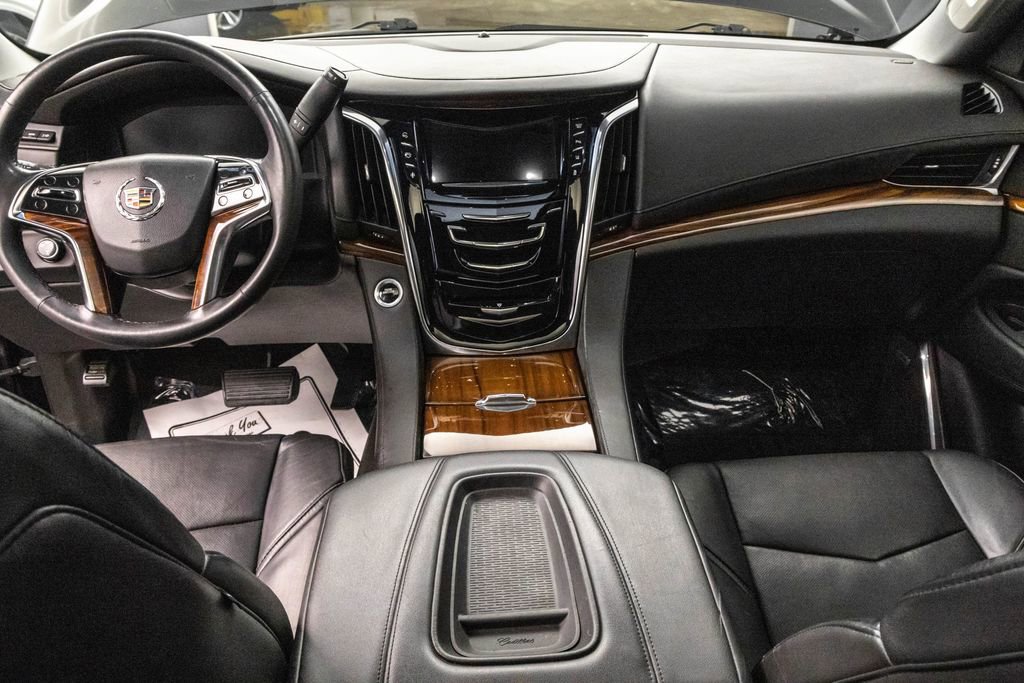 Used 2015 Cadillac Escalade Luxury image 24