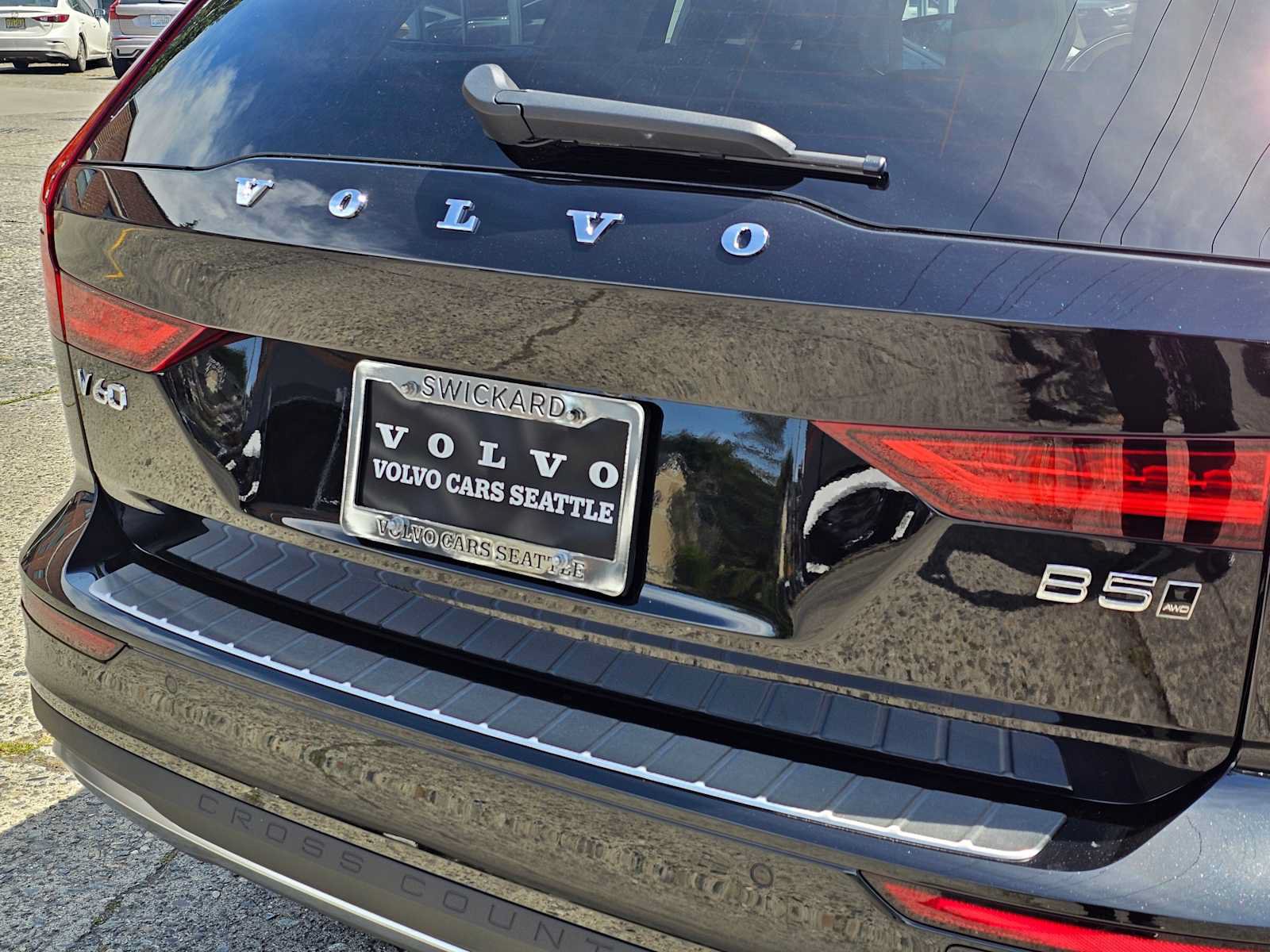 New 2026 Volvo V60 B5 Cross Country Plus w/ Protection Package Premier AWD/4WD image 15