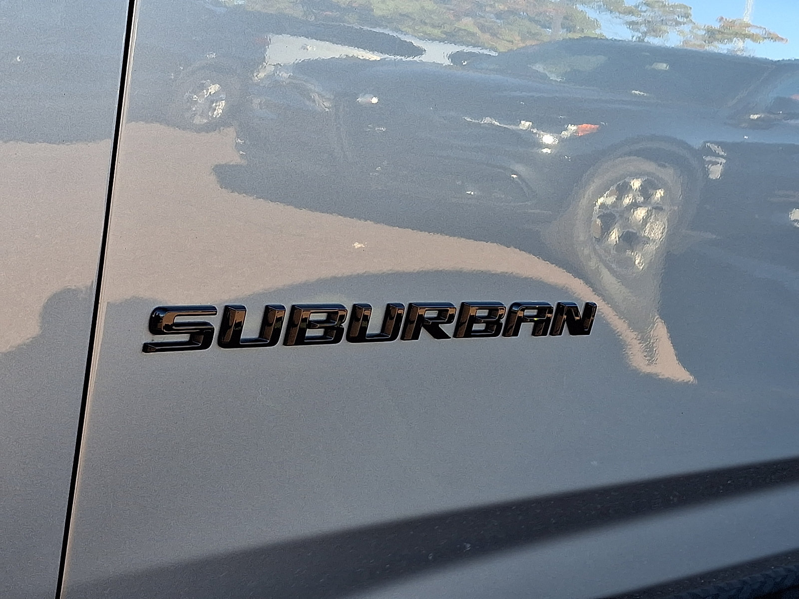 Used 2024 Chevrolet Suburban Z71 w/ Luxury Package AWD/4WD image 33