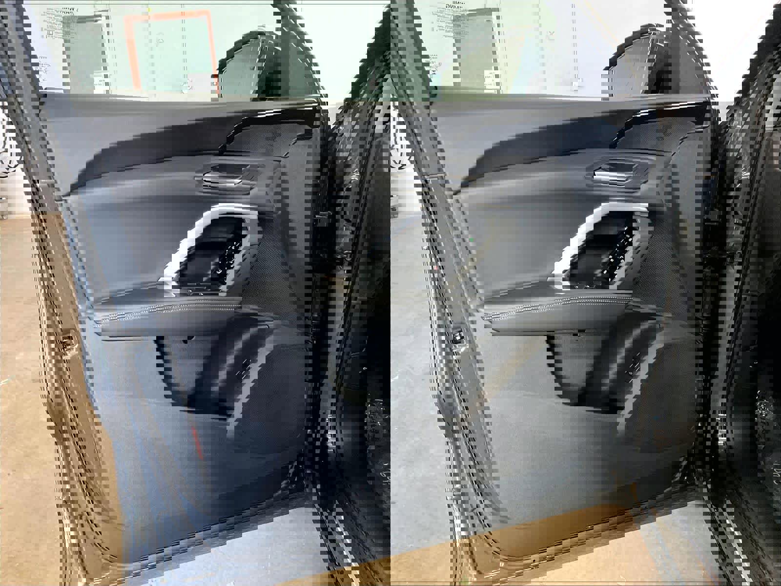 Used 2025 Audi Q5 Premium w/ Convenience Package image 24