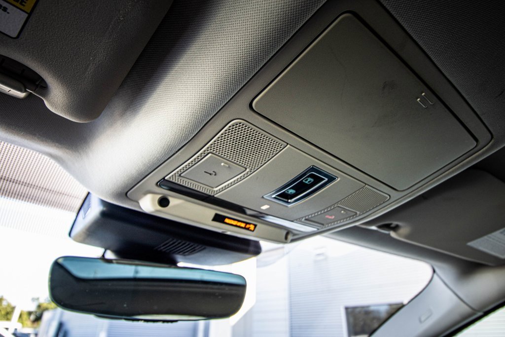 Used 2018 Jaguar E-PACE SE image 39