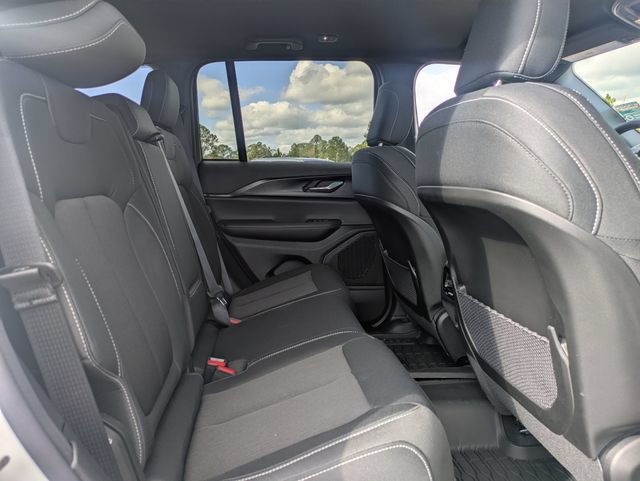 New 2025 Jeep Grand Cherokee Laredo w/ Luxury Tech Group I AWD/4WD image 25