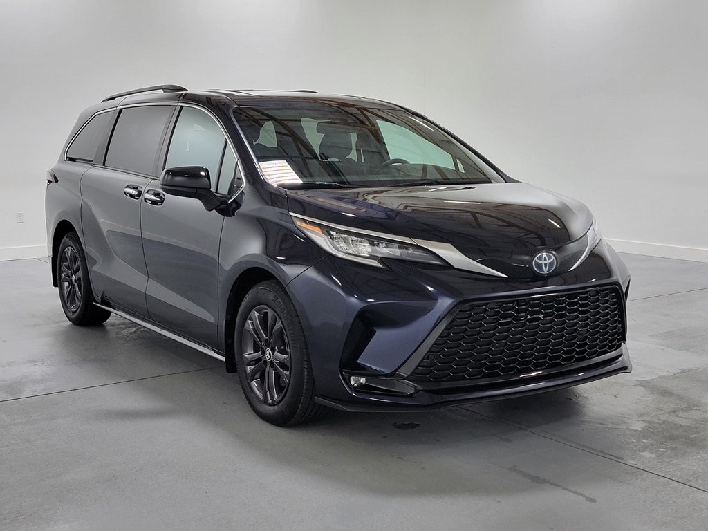 Certified 2024 Toyota Sienna XSE AWD/4WD image 2
