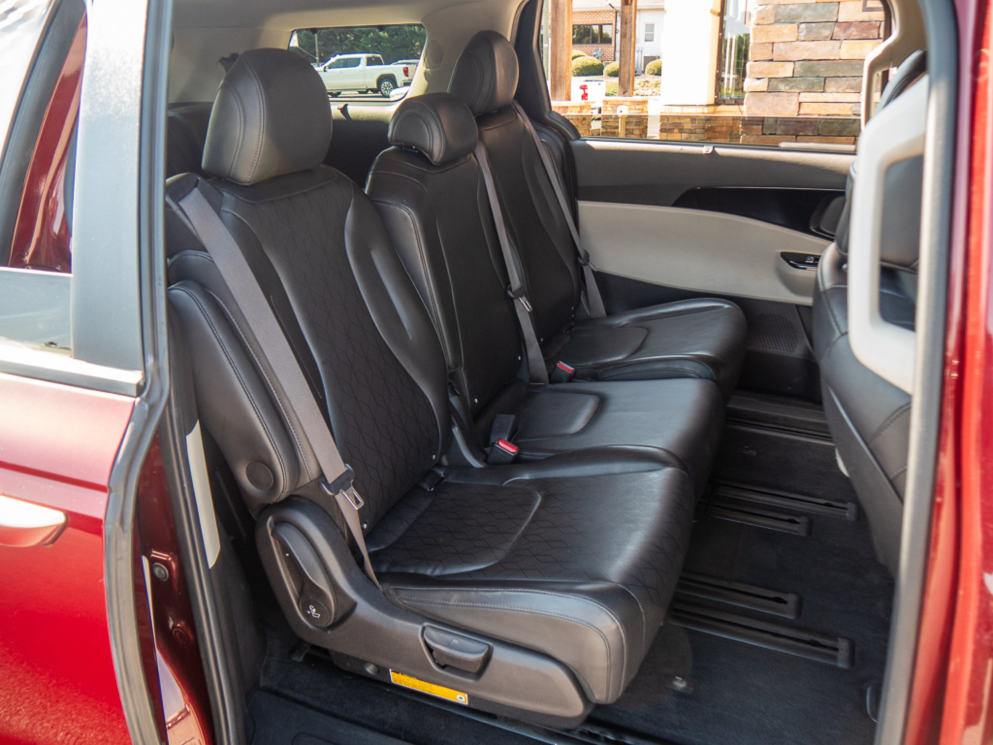 Used 2022 Kia Carnival EX FWD image 18