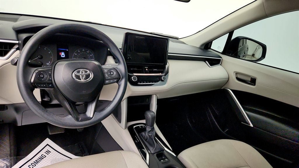 Used 2025 Toyota Corolla Cross L FWD image 11
