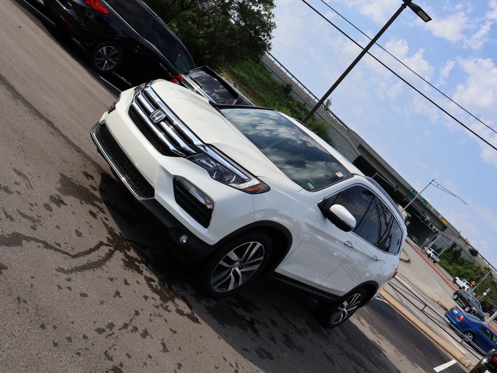 Certified 2017 Honda Pilot Elite image 3