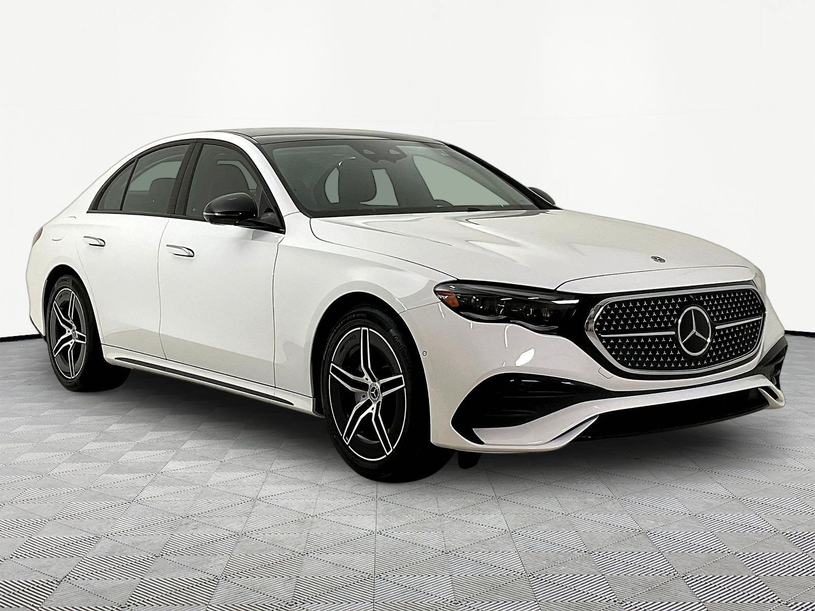 New 2026 Mercedes-Benz E 350 4MATIC Sedan image 3