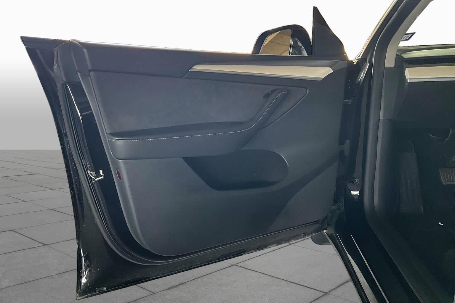 Used 2023 Tesla Model Y AWD image 19
