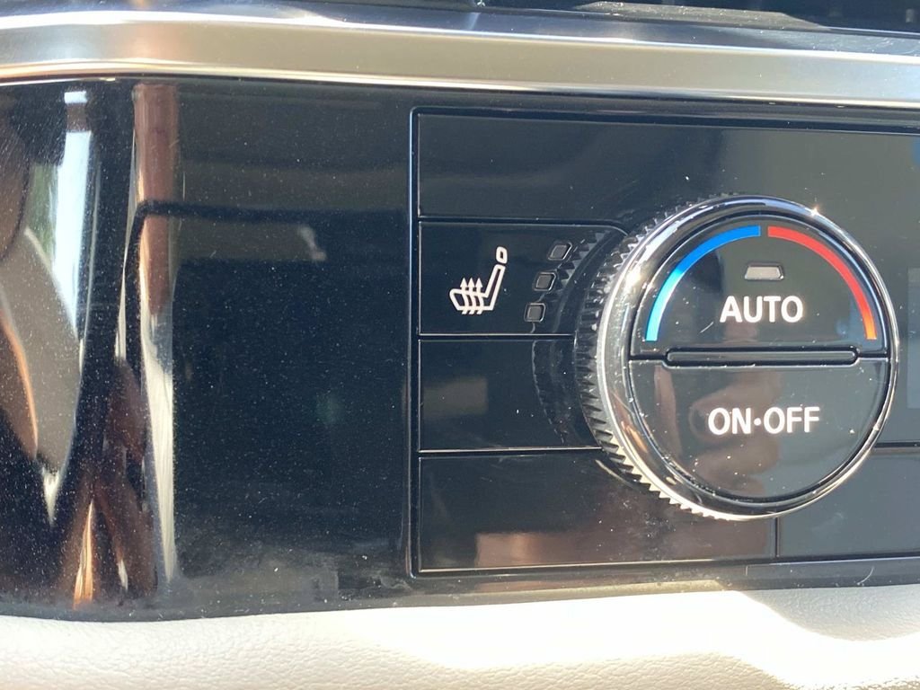 Used 2023 Nissan Pathfinder SL w/ SL Premium Package FWD image 29