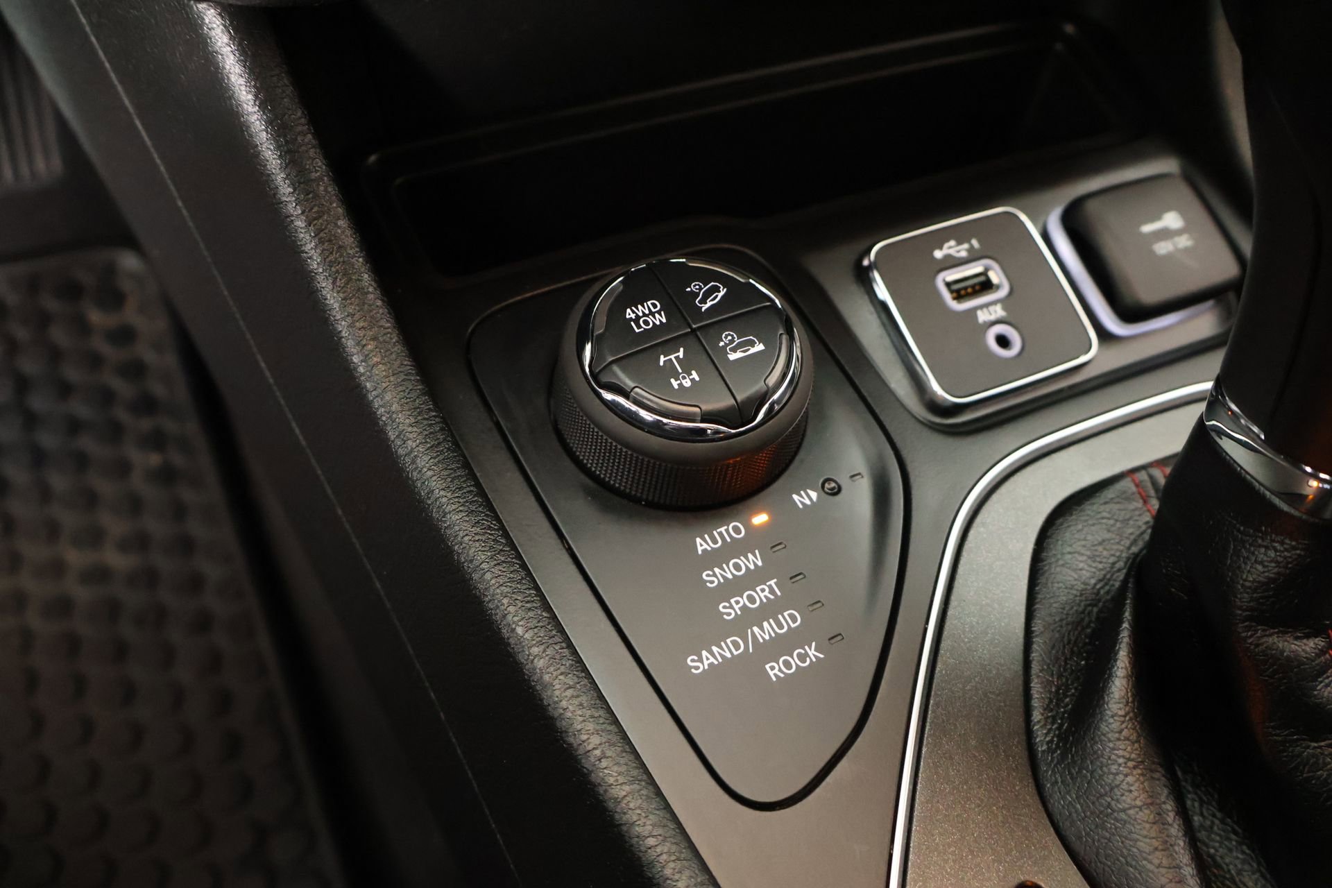 Used 2023 Jeep Cherokee Trailhawk w/ Trailer Tow Group image 9