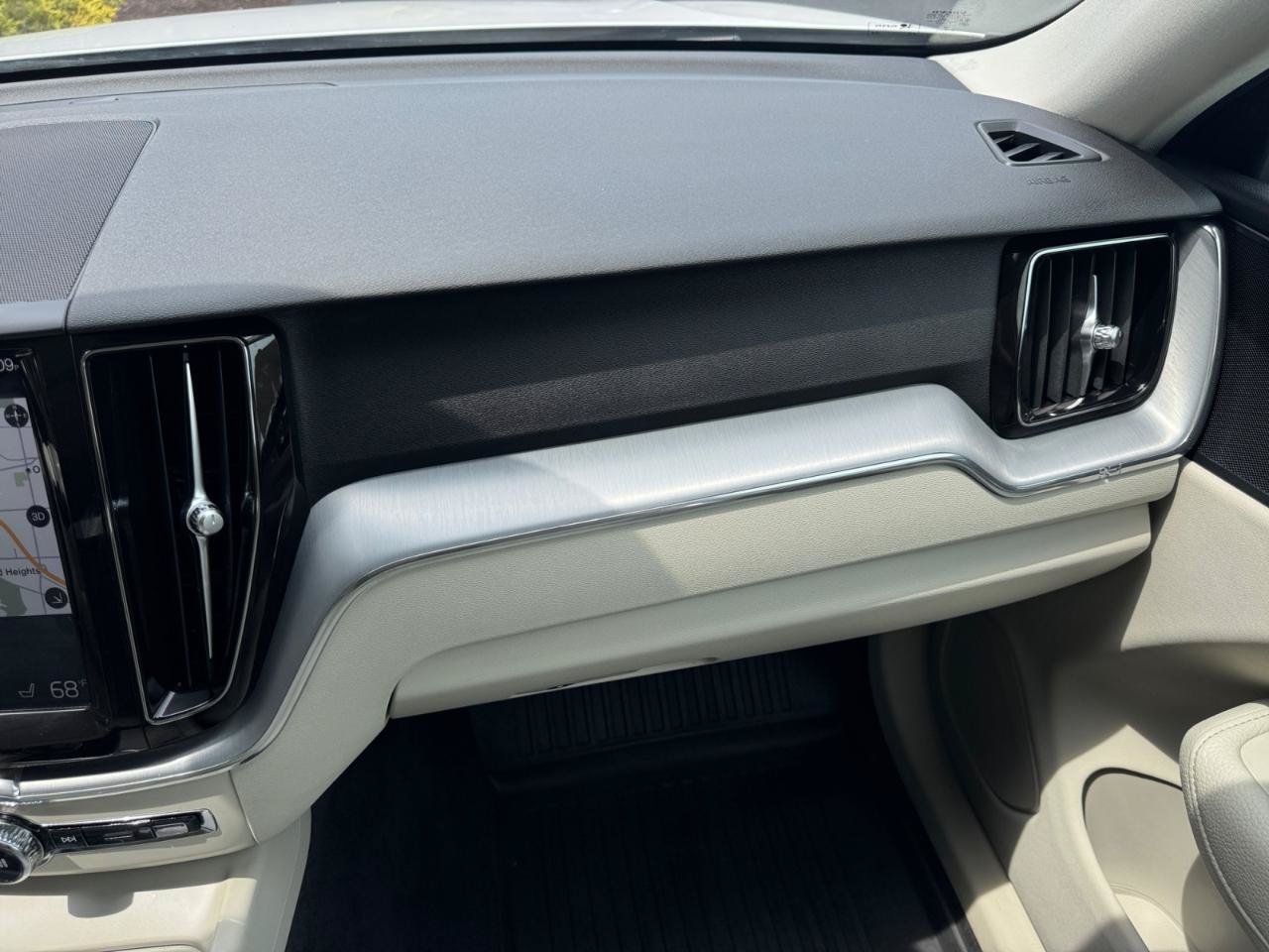 Used 2018 Volvo XC60 T6 Momentum w/ Protection Package Premier AWD/4WD image 22