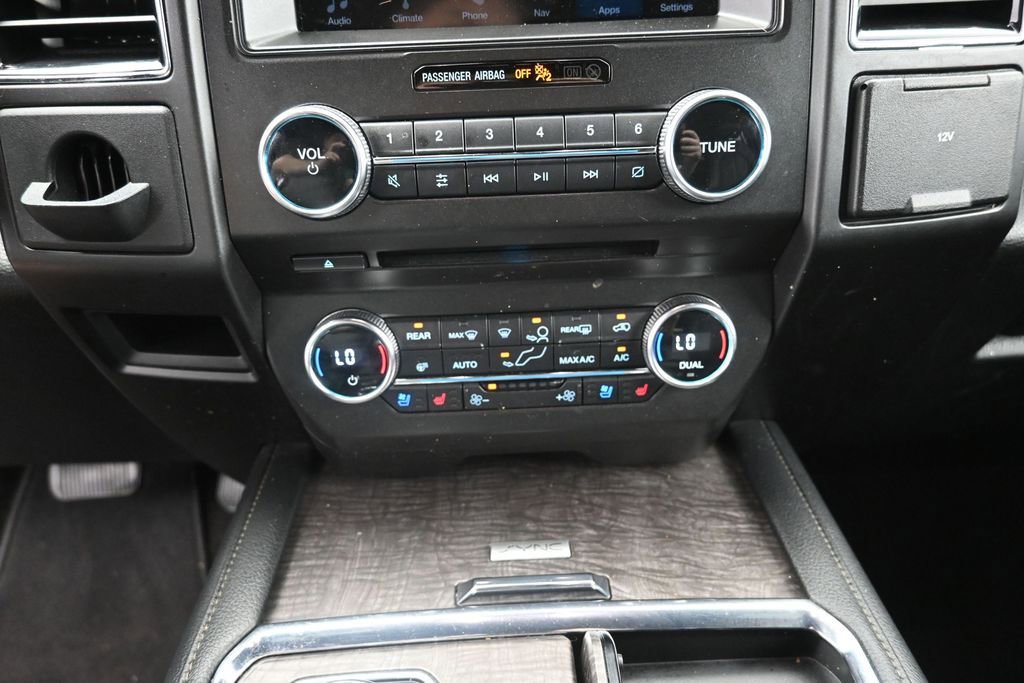 Used 2018 Ford Expedition Limited w/ Equipment Group 301A RWD image 29