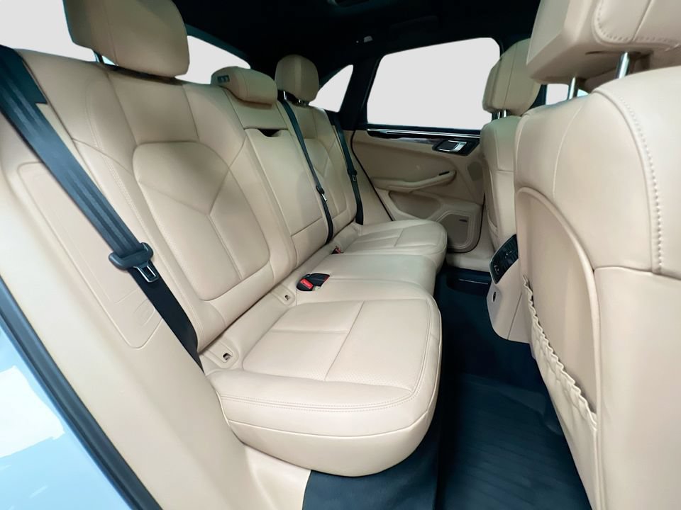 Certified 2026 Porsche Macan AWD/4WD image 29