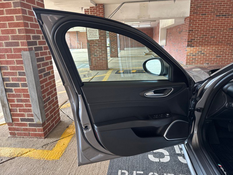 Used 2019 Alfa Romeo Giulia AWD image 10