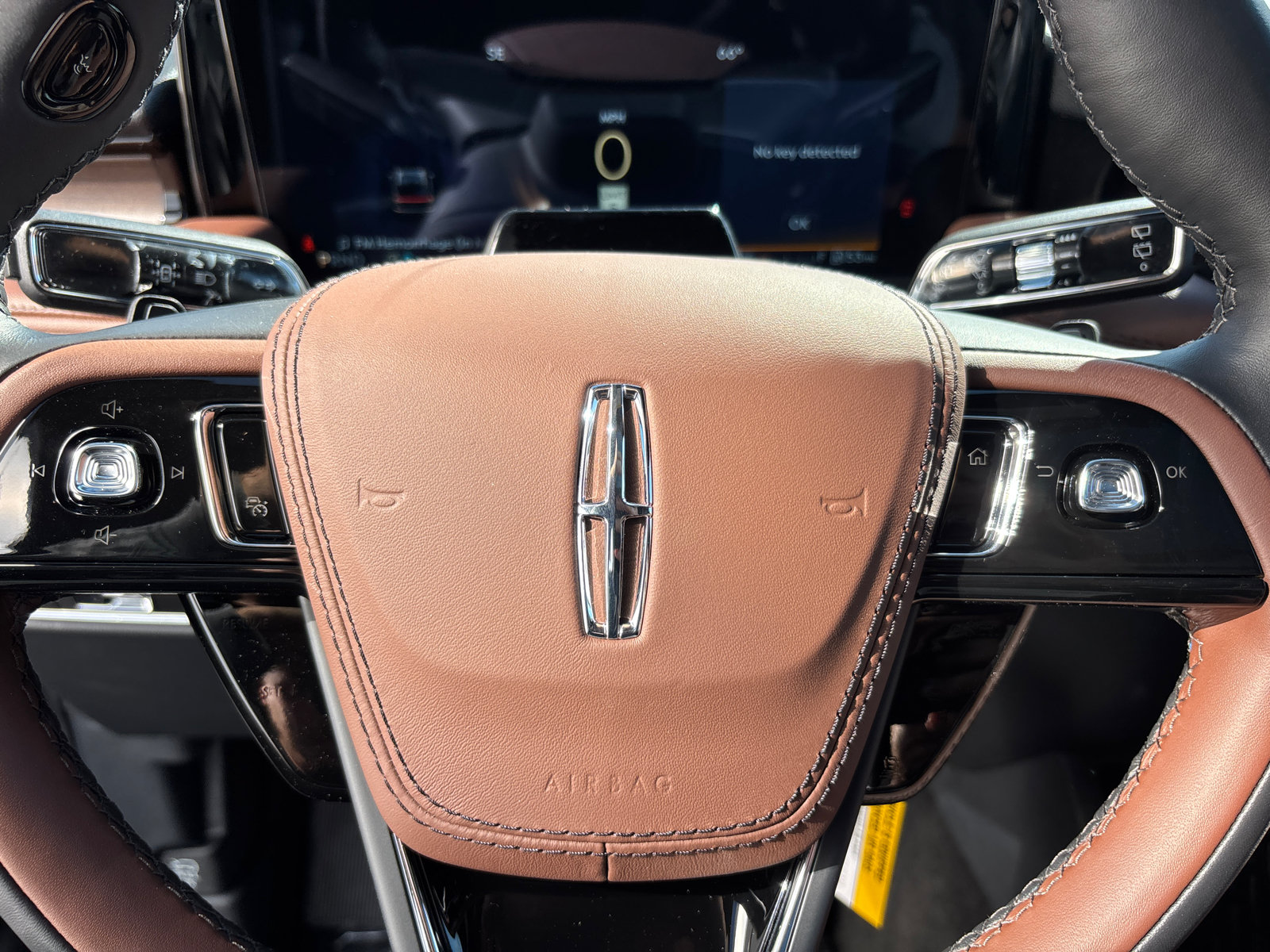 New 2027 Lincoln Aviator Reserve w/ Jet Appearance Package AWD/4WD image 16