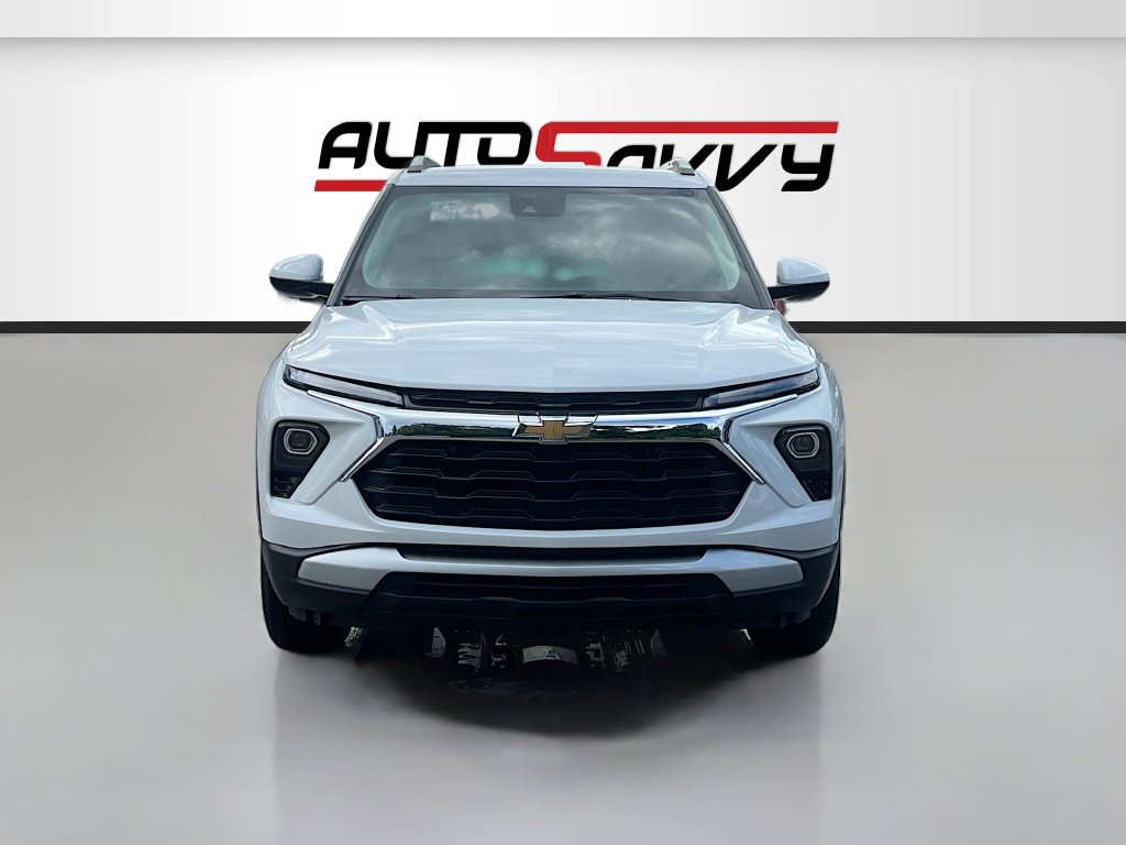 Used 2025 Chevrolet TrailBlazer LT w/ LT Cold Weather Package FWD image 2