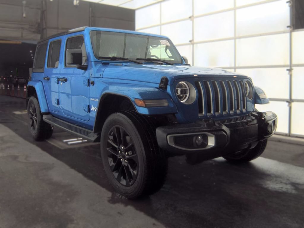 Used 2021 Jeep Wrangler Unlimited Sahara w/ Dual Top Group AWD/4WD image 3