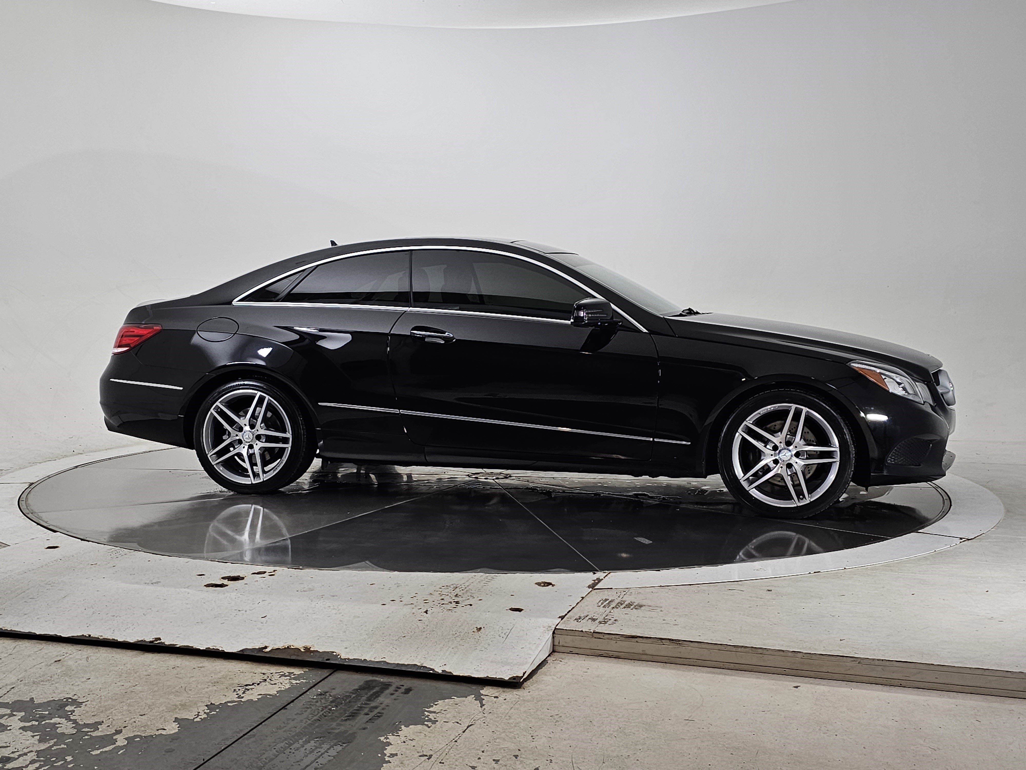 Used 2015 Mercedes-Benz E 400 4MATIC Coupe image 3
