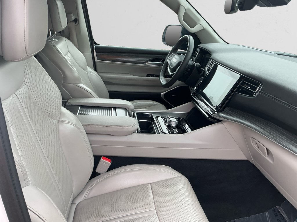 Used 2024 Jeep Wagoneer L Series III w/ Flexible Seating Group AWD/4WD image 15