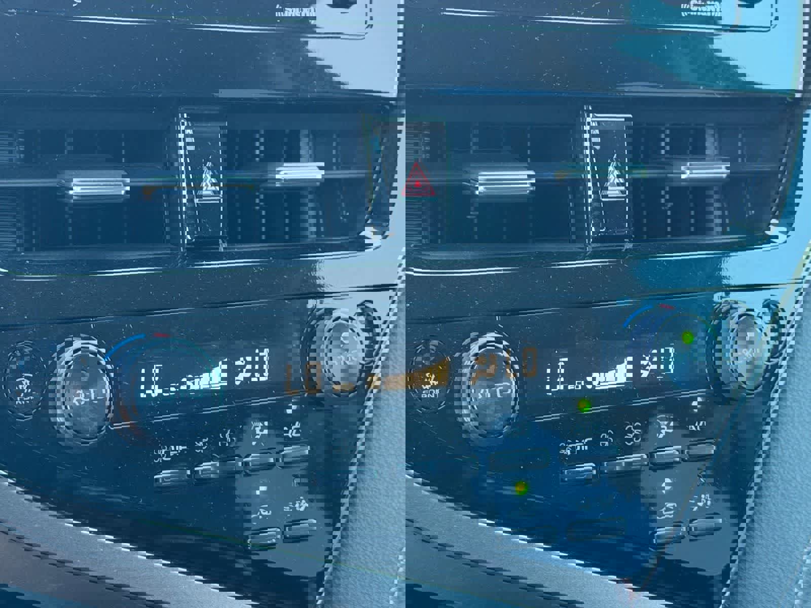 Used 2021 Toyota Camry SE image 13