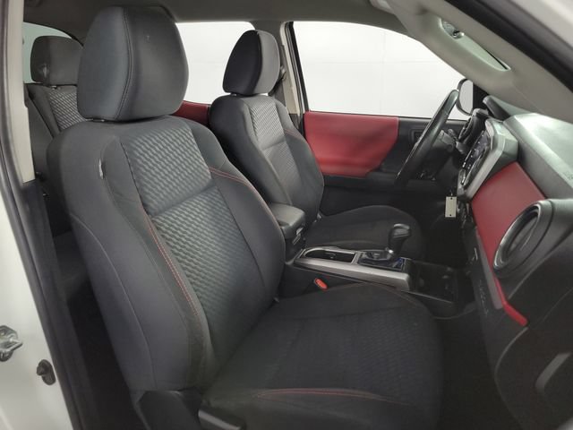 Used 2022 Toyota Tacoma SR5 AWD/4WD image 16