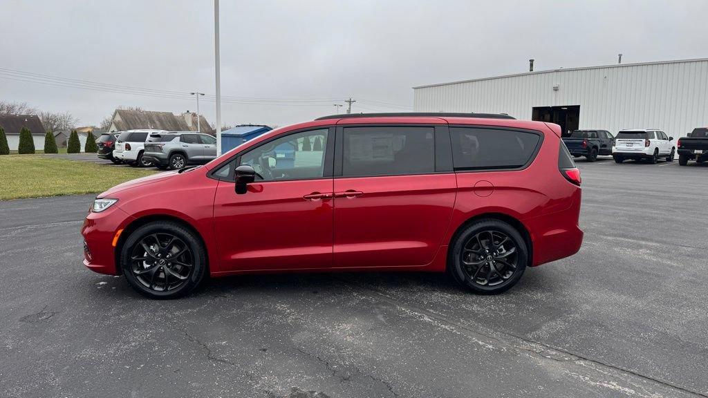 New 2026 Chrysler Pacifica Select w/ S Appearance Package FWD image 5