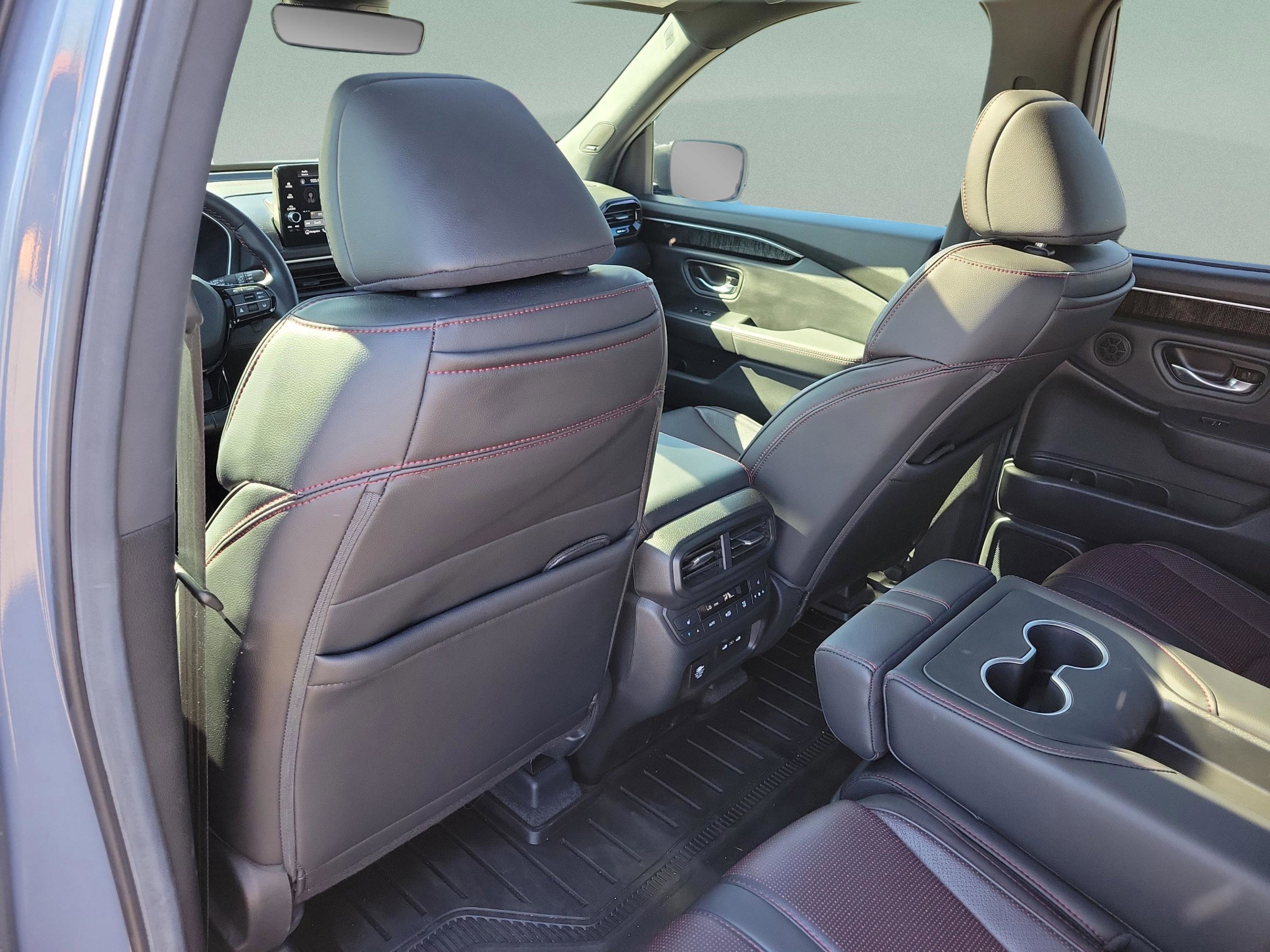 Certified 2025 Honda Pilot Black Edition image 8