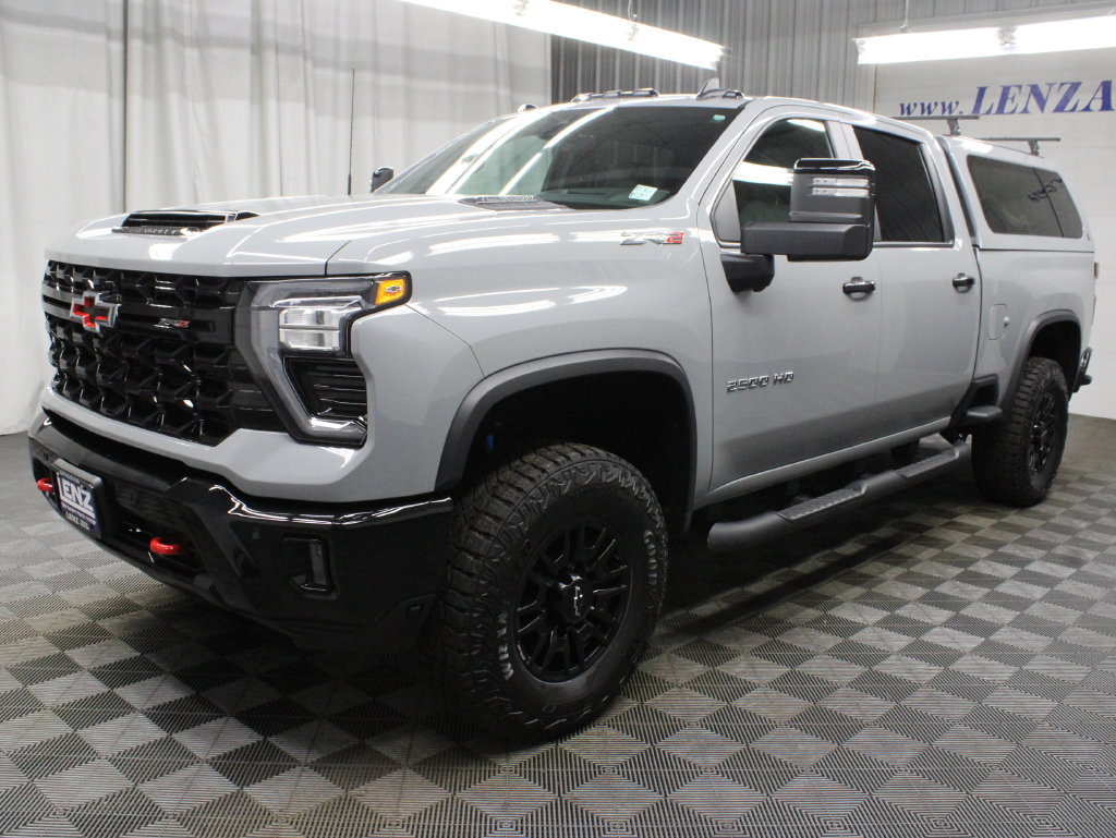 Used 2025 Chevrolet Silverado 2500 ZR2 w/ Technology Package AWD/4WD image 10