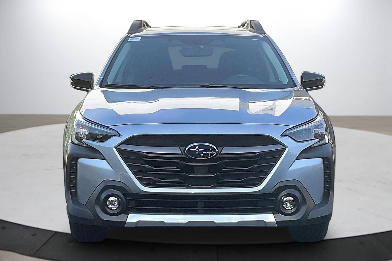 Used 2025 Subaru Outback Limited AWD/4WD image 3