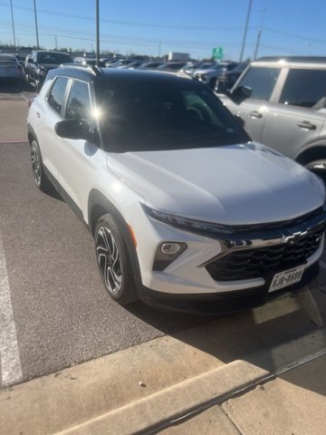 Used 2024 Chevrolet TrailBlazer RS w/ Driver Confidence Package image 2