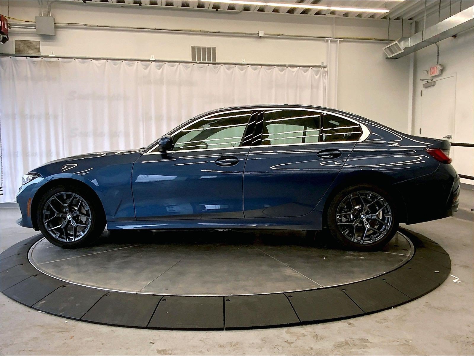 Used 2025 BMW 330i xDrive Sedan w/ M Sport Package AWD/4WD image 2